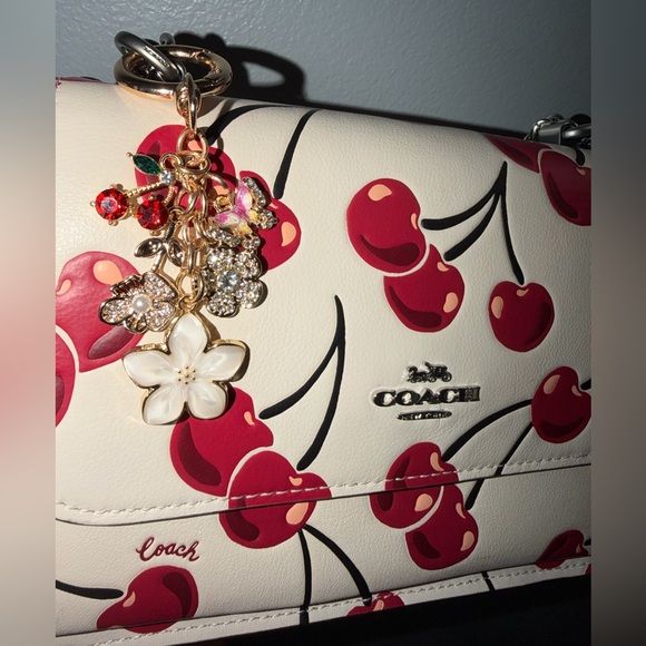 Floral Charm Keychain - Picture 3 of 4